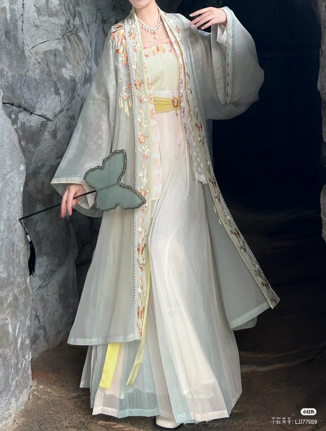 Embracing the New Sino Chic:Styling Shoe Boots with Traditional Horseface Skirts Embracing the New Sino Chic:Styling Shoe Boots with Traditional Horseface Skirts