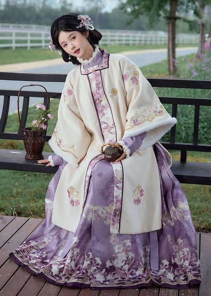 Ancient-Style Hanfu for Little Girls:A Purple Autumn and Winter Fashion Story Ancient-Style Hanfu for Little Girls:A Purple Autumn and Winter Fashion Story