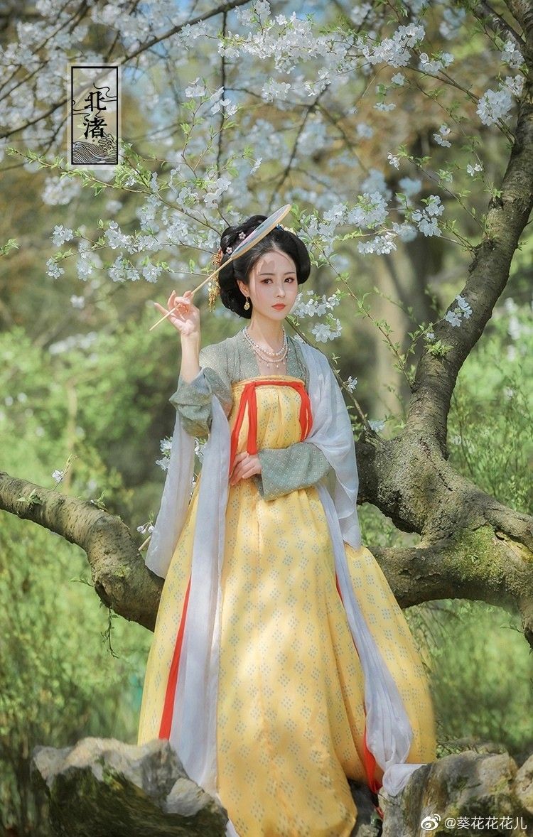 Little Hostess in Bloom:Designing the Perfect Cheongsam for a Child Hosts Formalwear Little Hostess in Bloom:Designing the Perfect Cheongsam for a Child Hosts Formalwear
