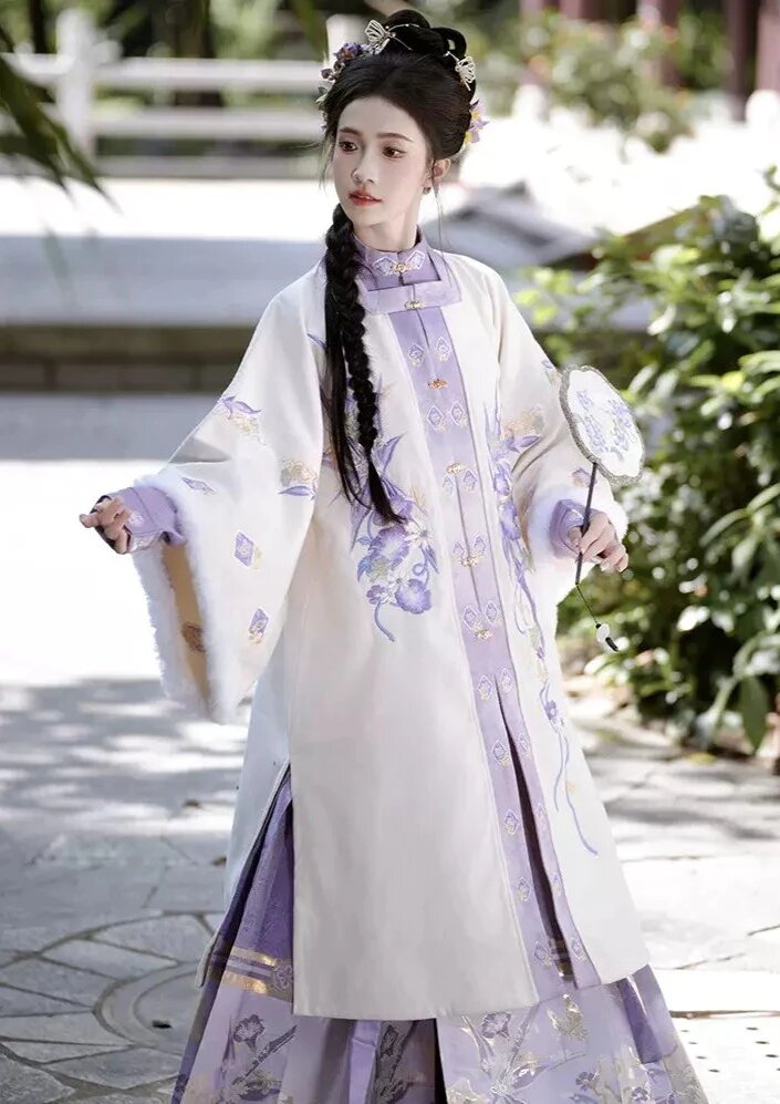 Classic Ancient Patterned Qipao Cheongsam:The Essence of Traditional Chinese Elegance Classic Ancient Patterned Qipao Cheongsam:The Essence of Traditional Chinese Elegance