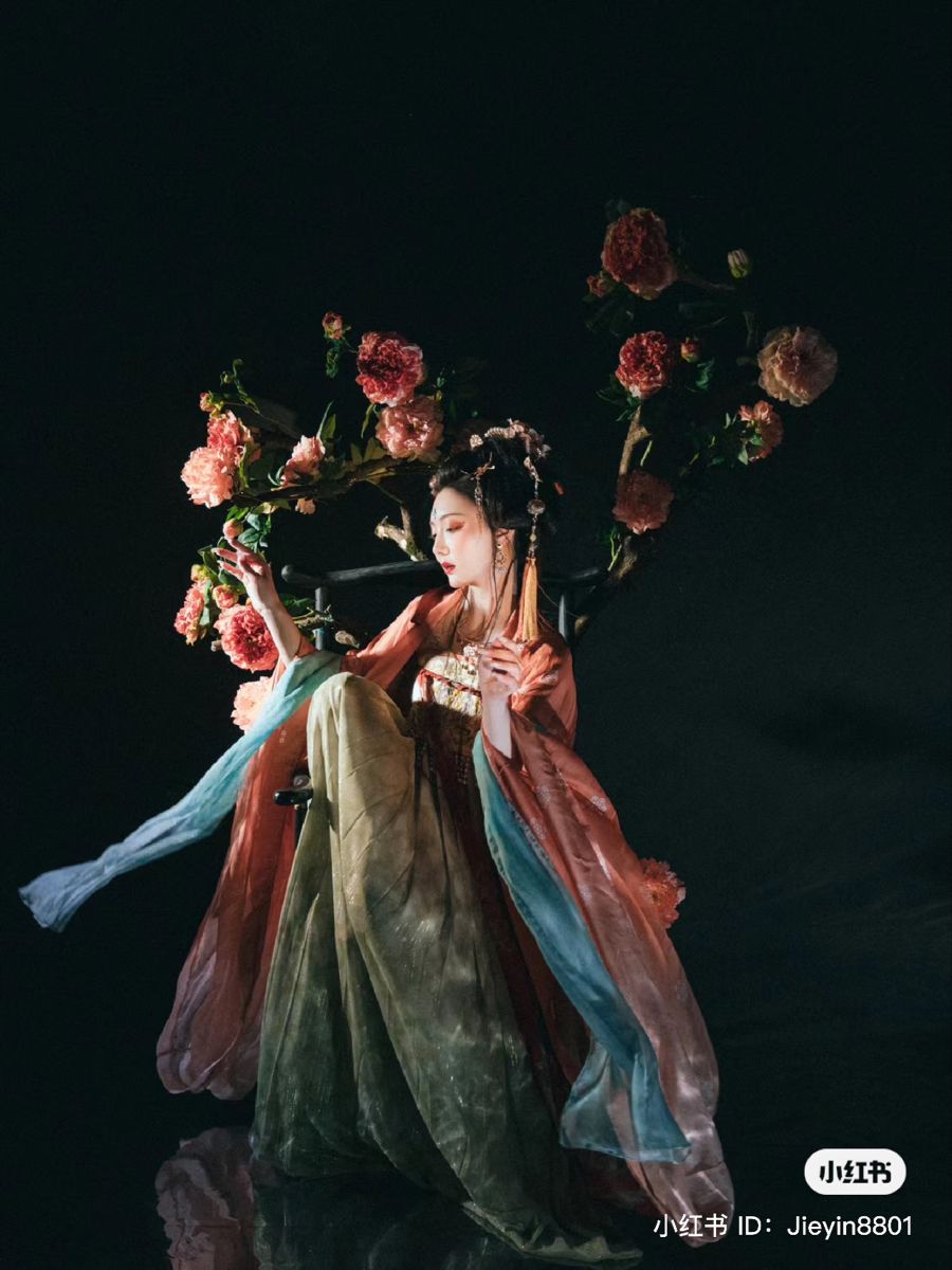 Winter Qipao Style:The Charm of Pairing a Skirt with a Half-Length Inner Dress Winter Qipao Style:The Charm of Pairing a Skirt with a Half-Length Inner Dress