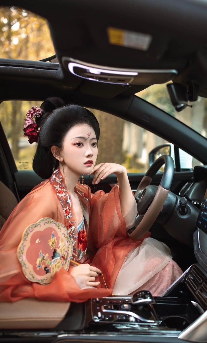 The Elegance of Black Cheongsam Qipao:Long Chinese-Style Fashion The Elegance of Black Cheongsam Qipao:Long Chinese-Style Fashion