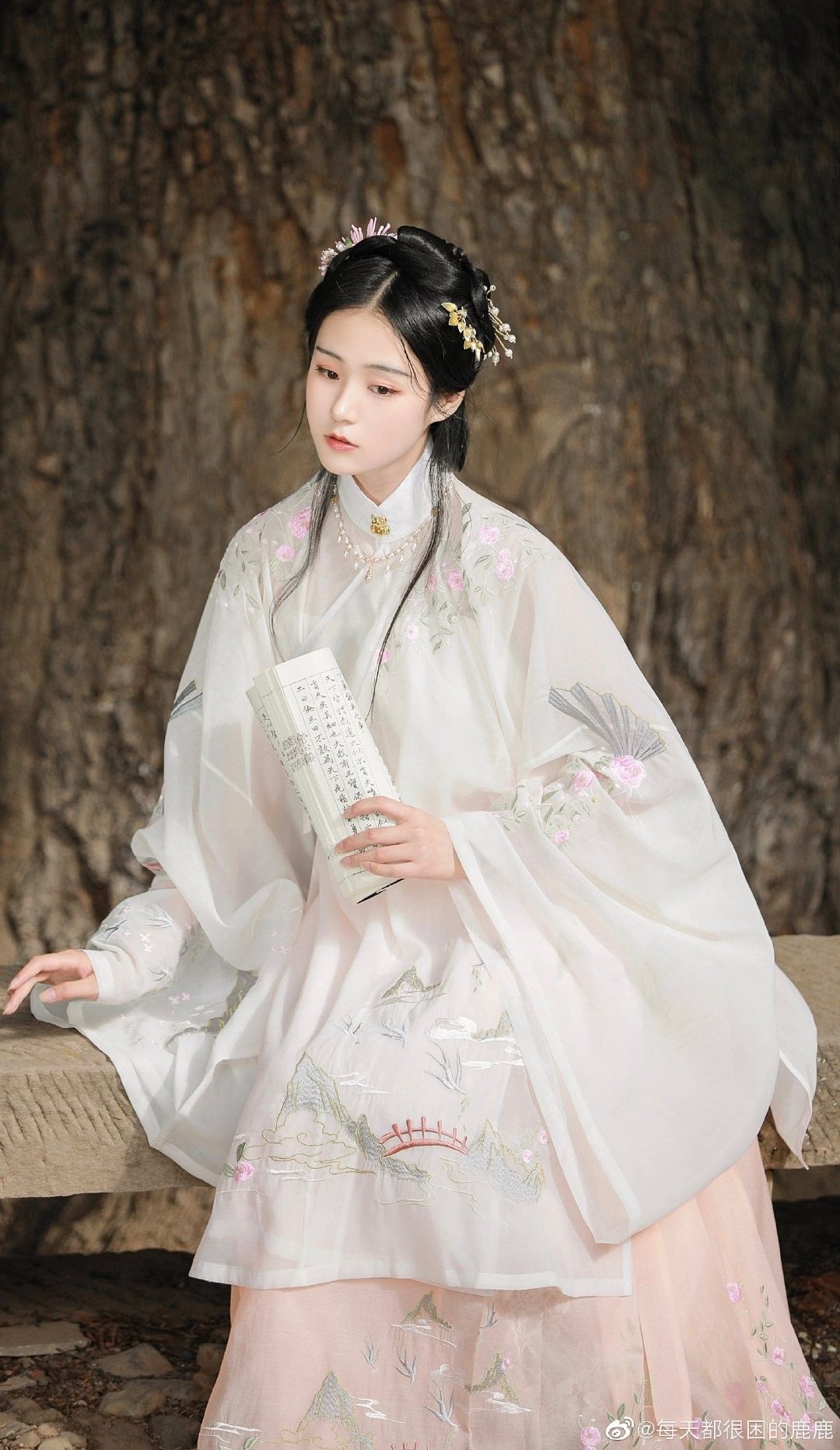 Original Hanfu Costume Design by Xiaolu Yao:The Enchanting Journey of a Deer-Inspired Beauty Original Hanfu Costume Design by Xiaolu Yao:The Enchanting Journey of a Deer-Inspired Beauty