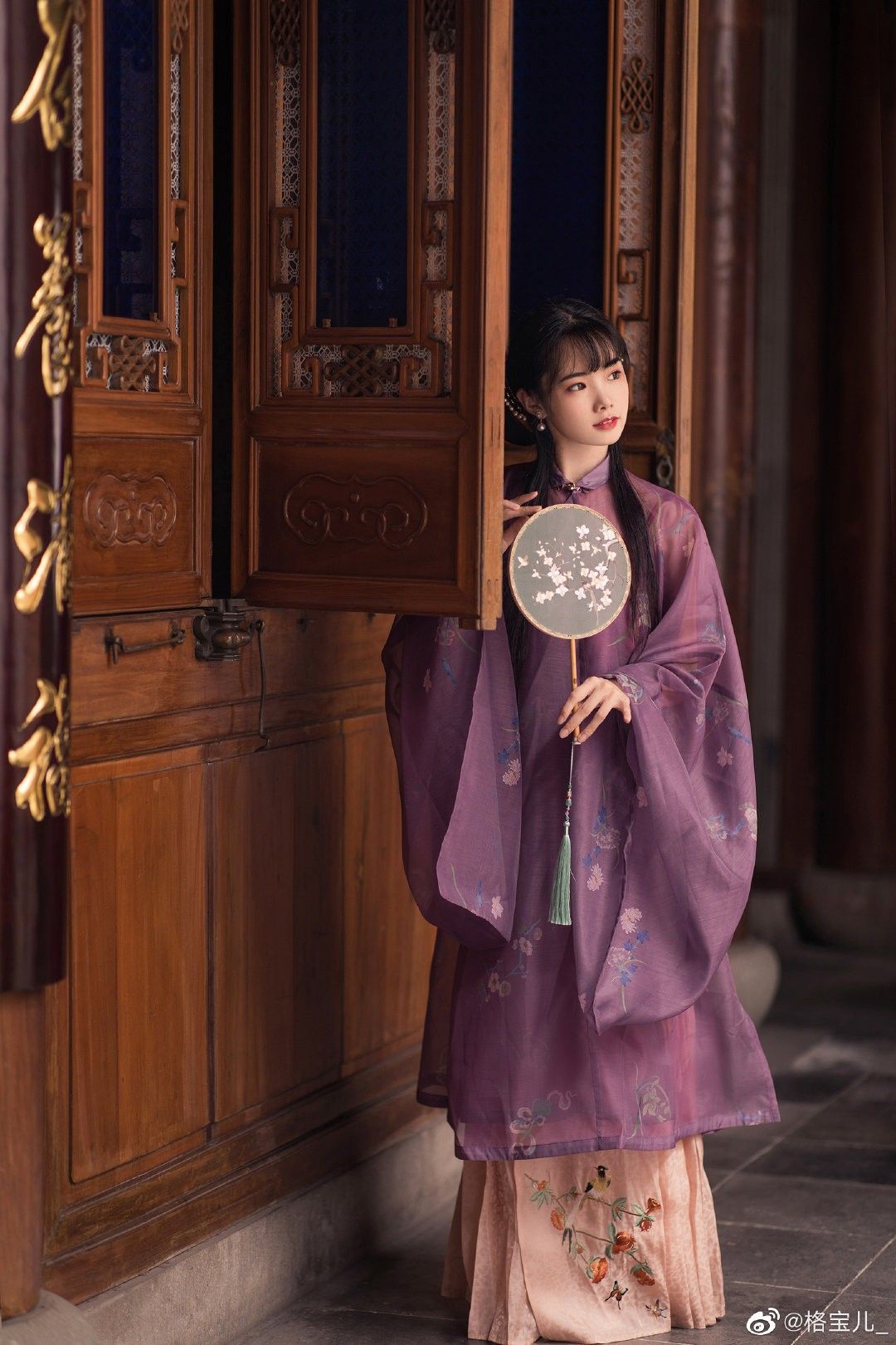 Elegant Girlhood:The Rise of Traditional Chinese Hanfu Fashion for Young Girls Elegant Girlhood:The Rise of Traditional Chinese Hanfu Fashion for Young Girls