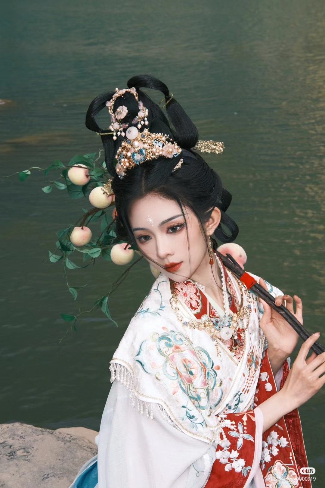 Elegance in Traditional Chinese Clothing:The Melt-Moon Hanfu Elegance in Traditional Chinese Clothing:The Melt-Moon Hanfu