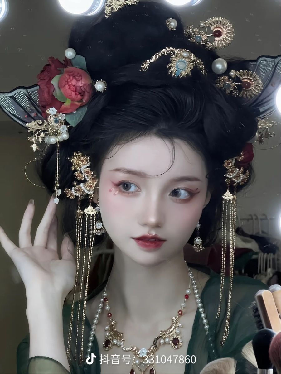 The Embracing Beauty of Qipao in the Bridesmaids Attire for a Sisterly Wedding Ceremony The Embracing Beauty of Qipao in the Bridesmaids Attire for a Sisterly Wedding Ceremony