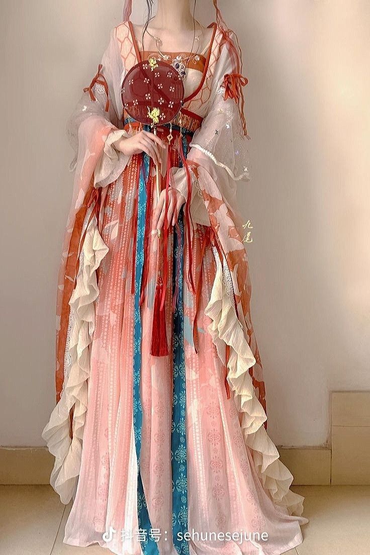 The Revival of Cheongsam with Open Cardigan:A Fashionable Blend of Tradition and Modernity The Revival of Cheongsam with Open Cardigan:A Fashionable Blend of Tradition and Modernity