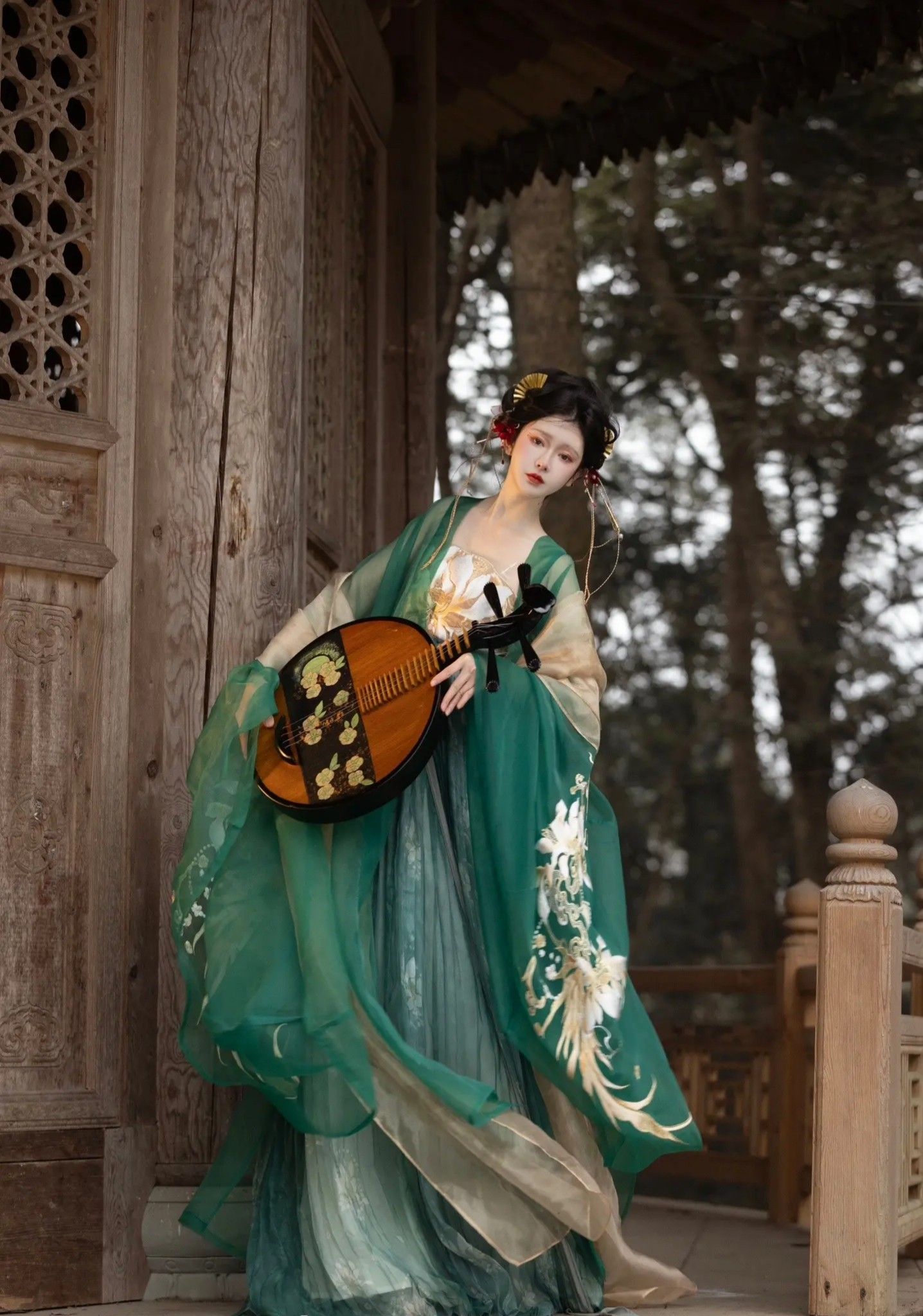 Elegant Cheongsam Vest Set:A Blend of Traditional and Modern Fashion Elegant Cheongsam Vest Set:A Blend of Traditional and Modern Fashion