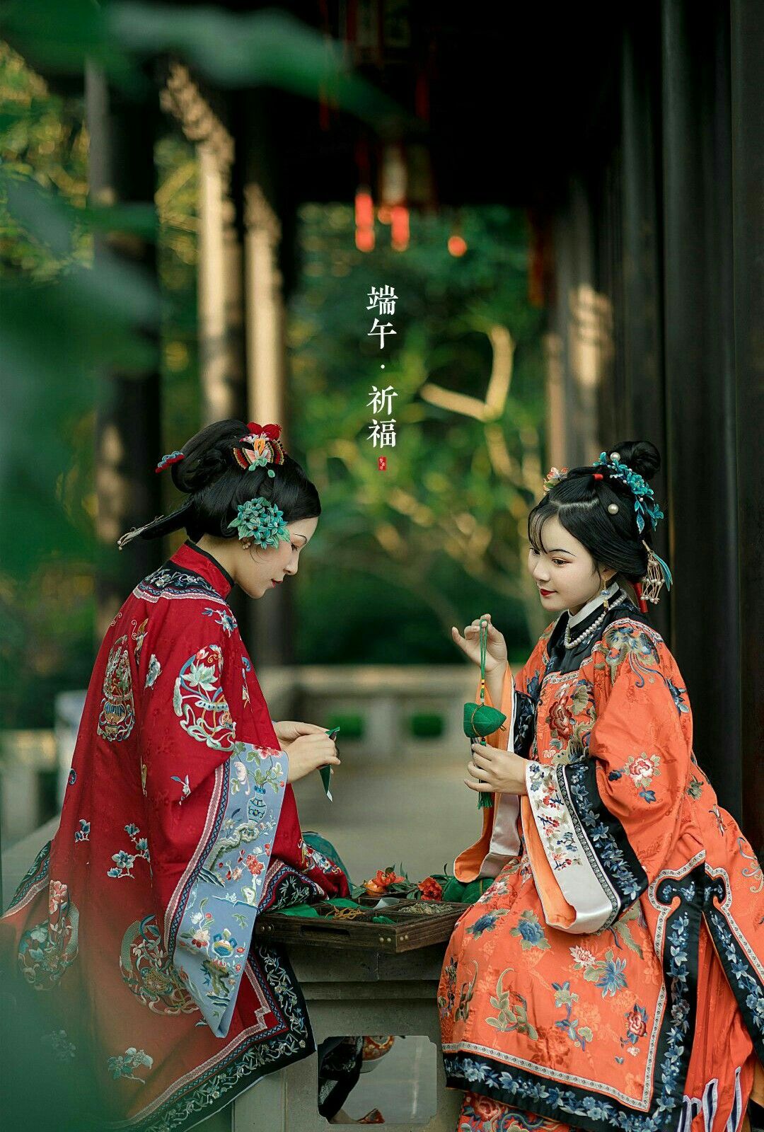 The Evolution of Qipao:A Neck-Strapped Modernized Version of Traditional Cheongsam The Evolution of Qipao:A Neck-Strapped Modernized Version of Traditional Cheongsam
