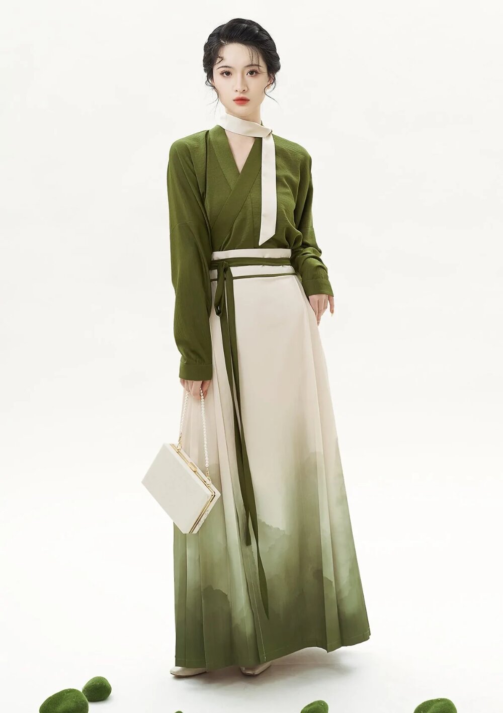 Modern Silk Qipao:Embracing Traditional Elegance with Innovative Refinement Modern Silk Qipao:Embracing Traditional Elegance with Innovative Refinement