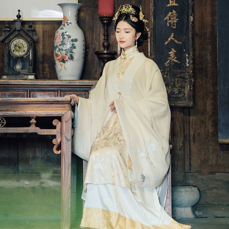 Elegant Original Hanfu:The Artistic Journey of Yan Ran Like Paintings Elegant Original Hanfu:The Artistic Journey of Yan Ran Like Paintings