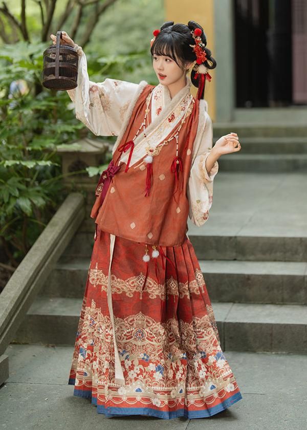 Elegant Silk Cheongsam Dress:A Seduction in Satin Elegant Silk Cheongsam Dress:A Seduction in Satin