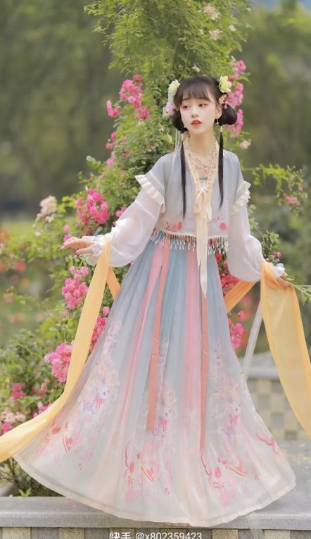 小黑裙的魅力,小个子如何挑选适合的马面裙 小黑裙的魅力,小个子如何挑选适合的马面裙