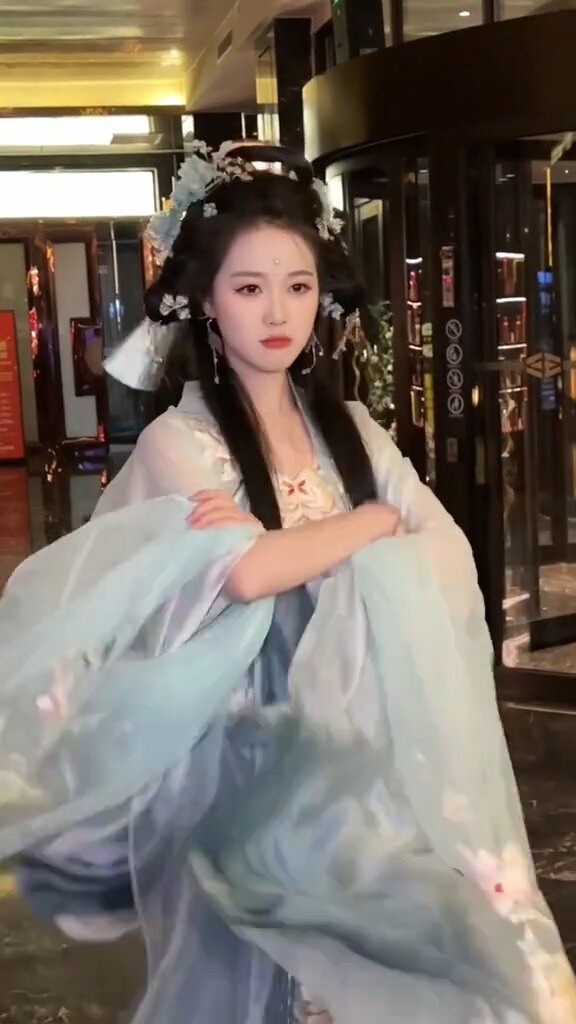The Elegance of Little Leather Shoes and Cheongsam:A Fashionable Fusion The Elegance of Little Leather Shoes and Cheongsam:A Fashionable Fusion