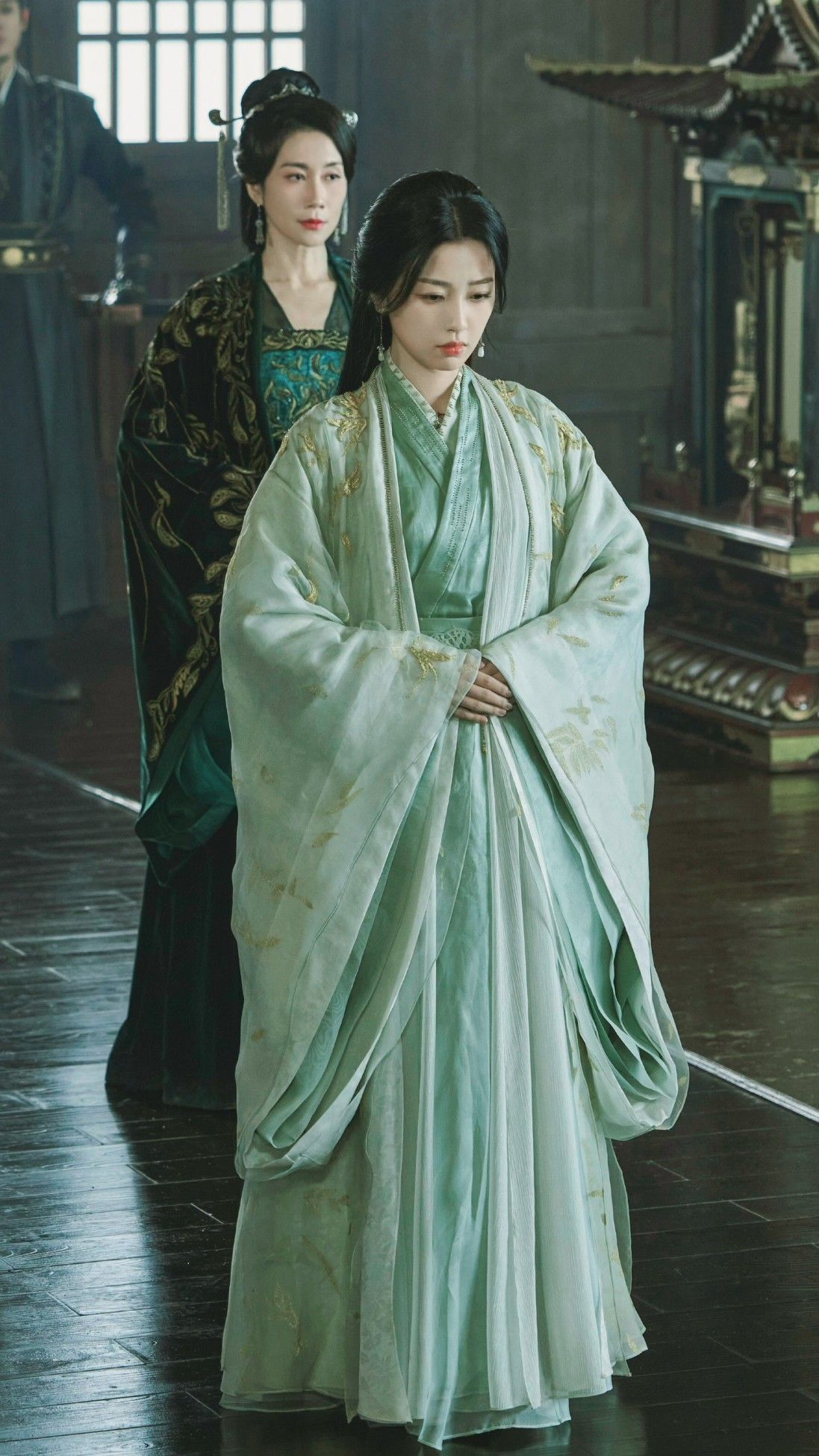 Elegant Noblewoman Style:Long Mid-Length Silk Cheongsam Elegant Noblewoman Style:Long Mid-Length Silk Cheongsam