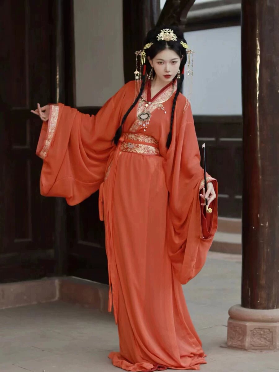 A Little Girl in a Splendid Summer Hanfu A Little Girl in a Splendid Summer Hanfu