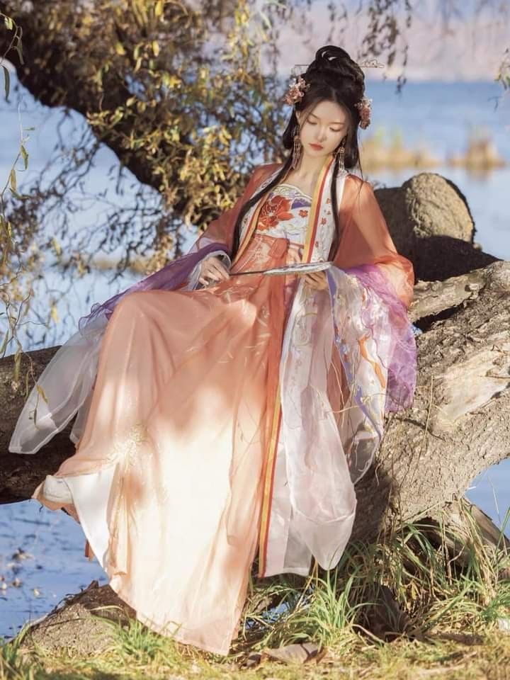 Ancient Costumes of the Water Towns in Jiangnan:A Glimpse into the Cultural Splendor Ancient Costumes of the Water Towns in Jiangnan:A Glimpse into the Cultural Splendor