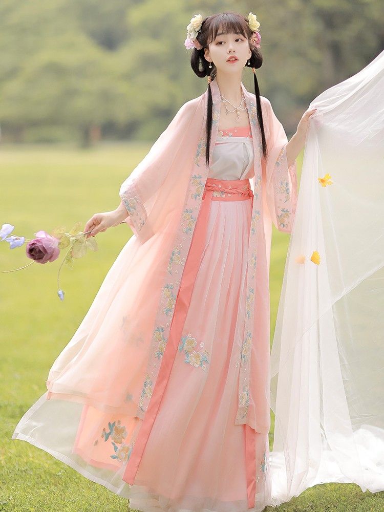 The Design and Craftsmanship of a Horseface Skirt Pattern The Design and Craftsmanship of a Horseface Skirt Pattern