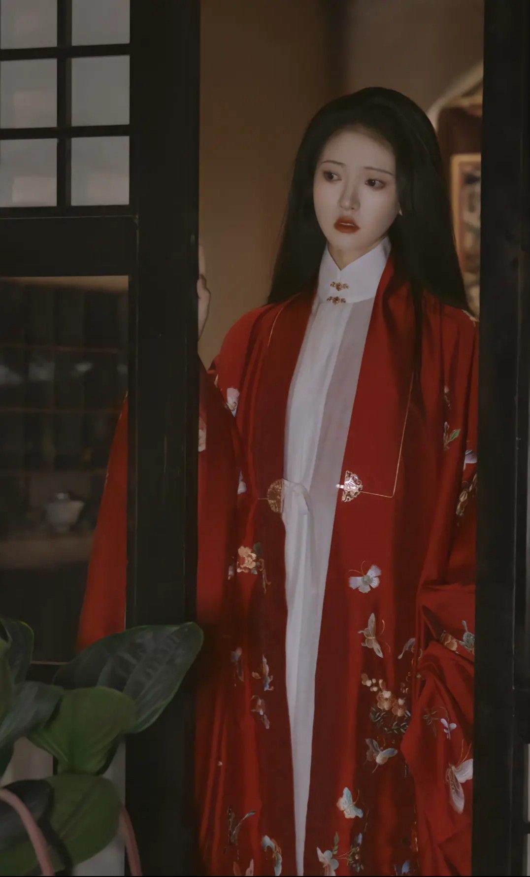 Mid-Length Cheongsam:Embracing a轻奢高级 Feel Mid-Length Cheongsam:Embracing a轻奢高级 Feel