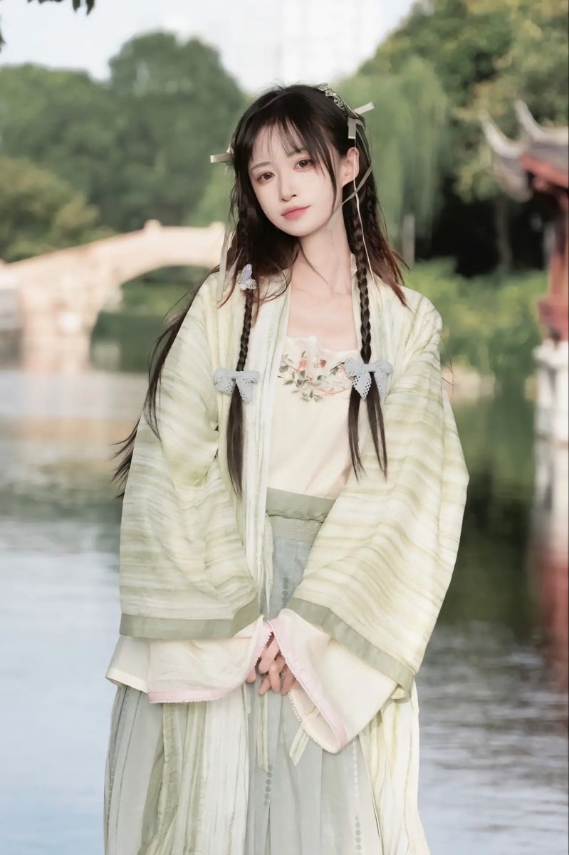 Ancient Style Hanfu Girls Two-Piece Set:A Glance into Traditional Elegance Ancient Style Hanfu Girls Two-Piece Set:A Glance into Traditional Elegance