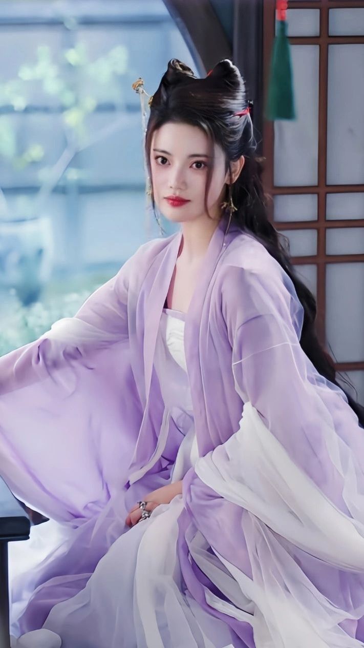 Petite Womens Tang-Style Hanfu Fashion:A Guide to Traditional Elegance Petite Womens Tang-Style Hanfu Fashion:A Guide to Traditional Elegance