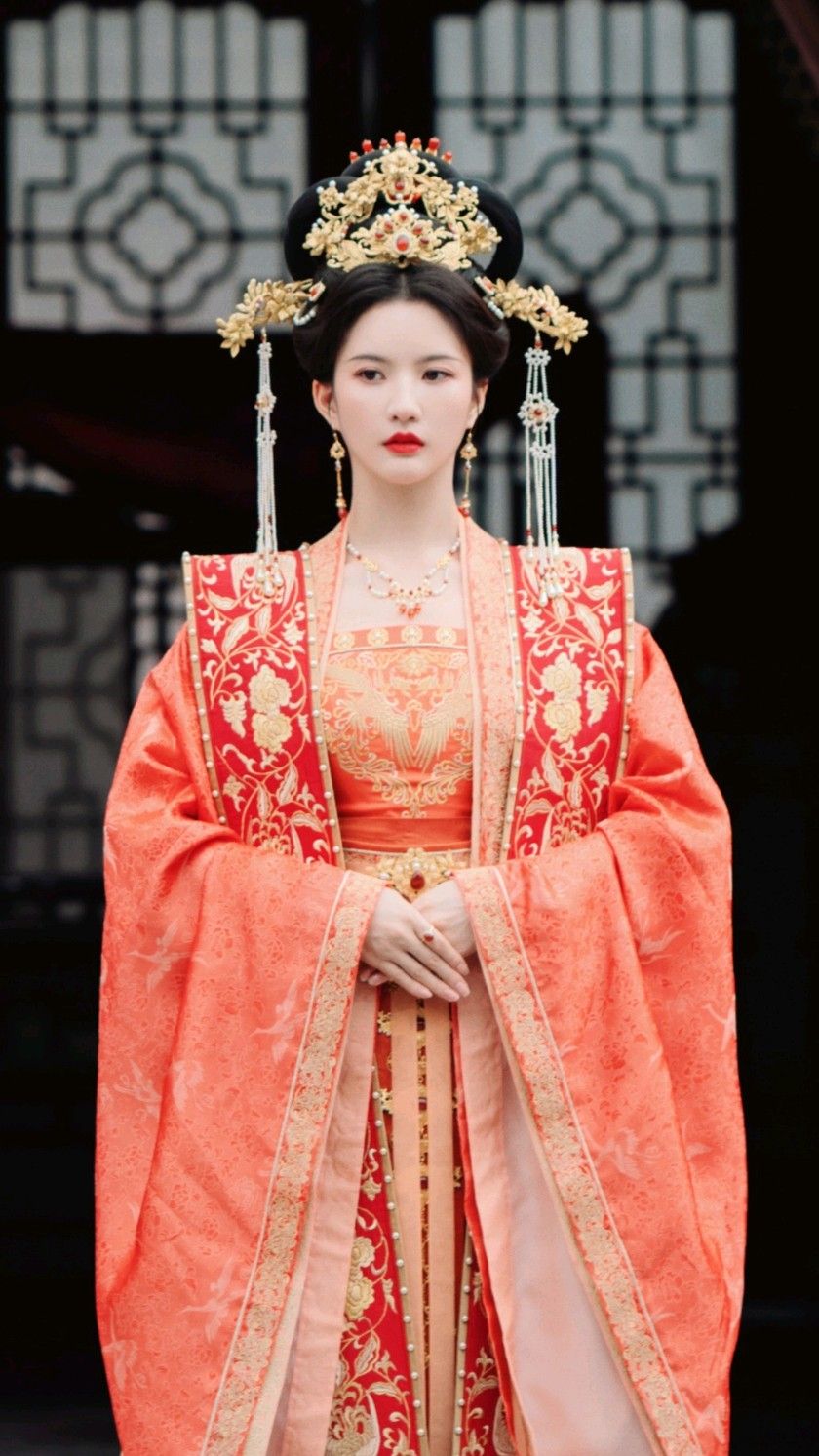 The Splendor of Lanruo Hall:The Story of Hanfu in Traditional Chinese Elegance The Splendor of Lanruo Hall:The Story of Hanfu in Traditional Chinese Elegance