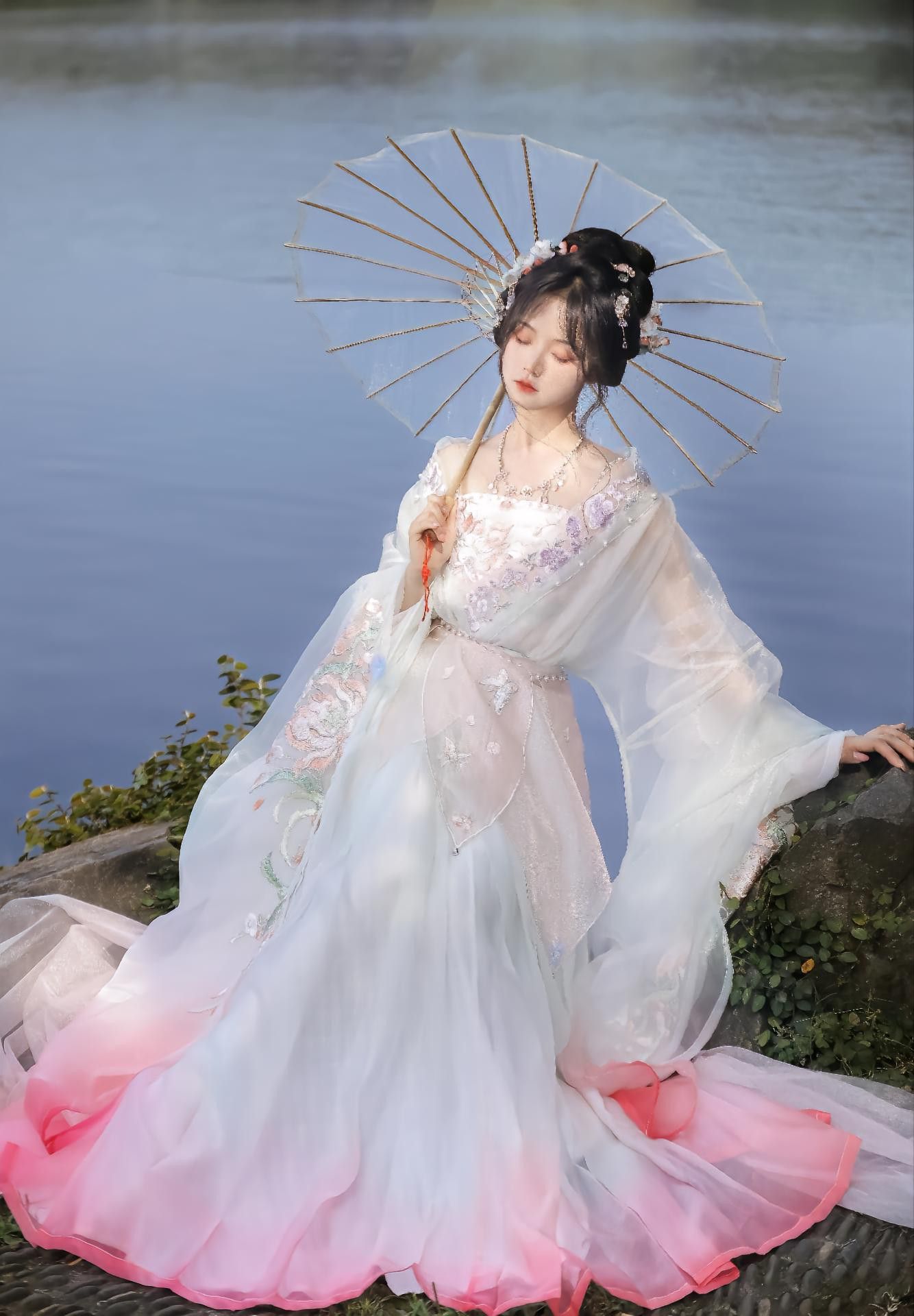 The Enchanting Charm of Xiangyun Silk Cotton Cheongsam The Enchanting Charm of Xiangyun Silk Cotton Cheongsam