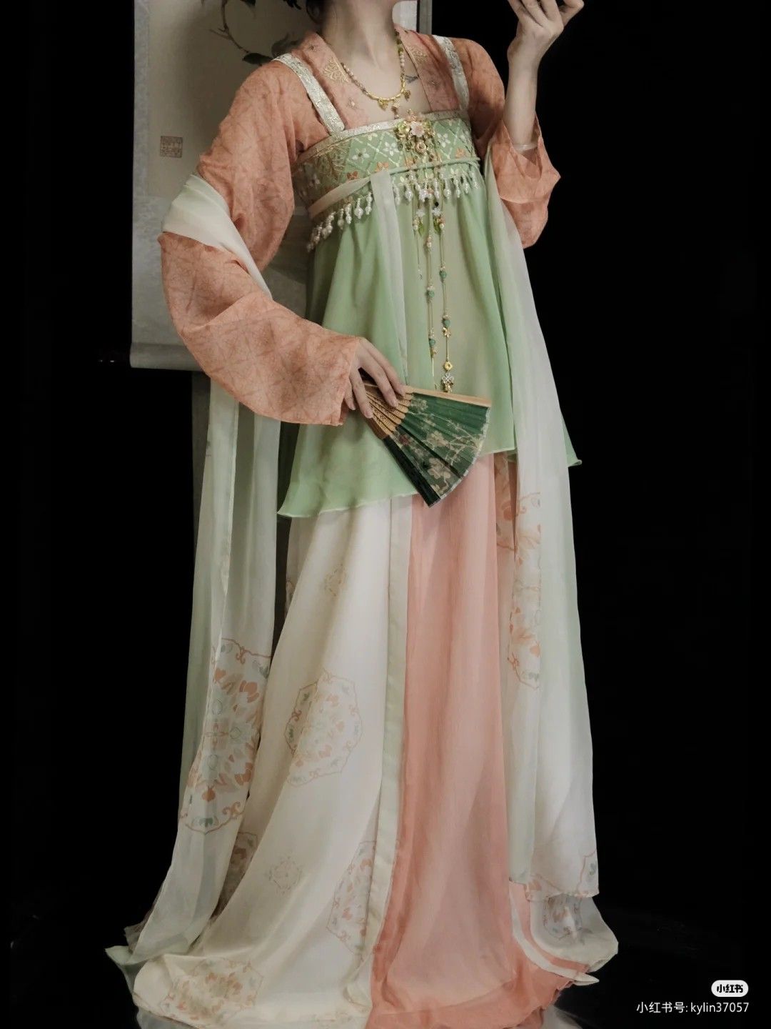 The Enchantment of娃娃古装汉服,传统魅力的现代演绎 The Enchantment of娃娃古装汉服,传统魅力的现代演绎