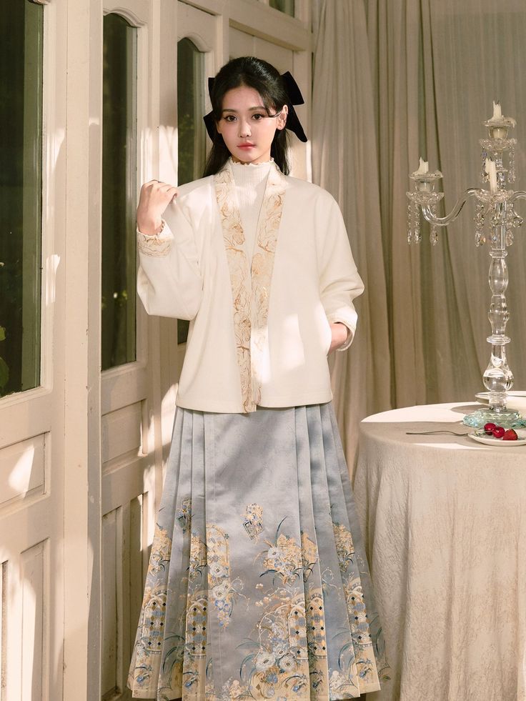 The Rise of the Mandarin Horse-Inspired Skirt:The Story of the Ma Mian Qun Hairband The Rise of the Mandarin Horse-Inspired Skirt:The Story of the Ma Mian Qun Hairband