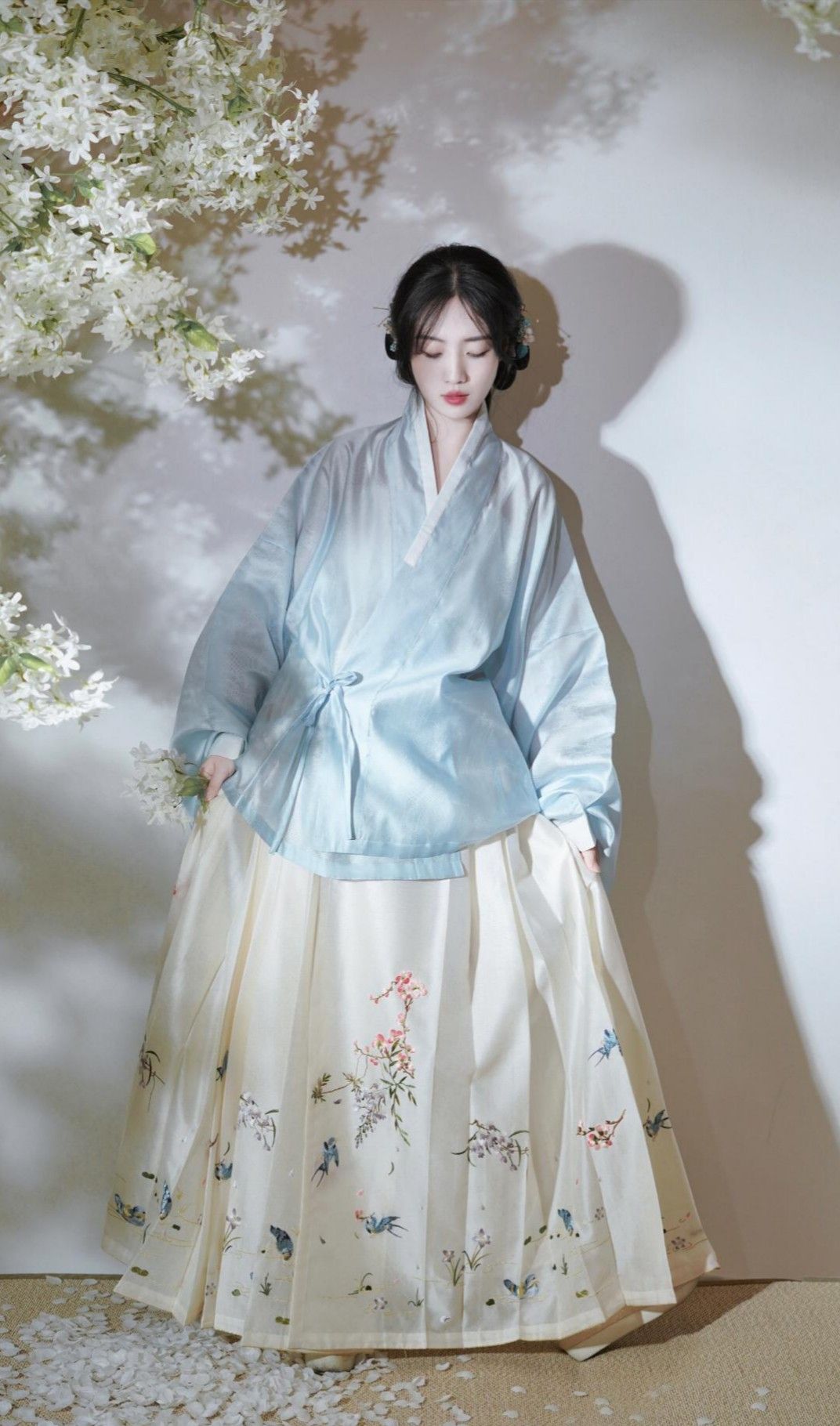 Pearl Fringe Tassel Cheongsam:A Blend of Elegance and Tradition Pearl Fringe Tassel Cheongsam:A Blend of Elegance and Tradition