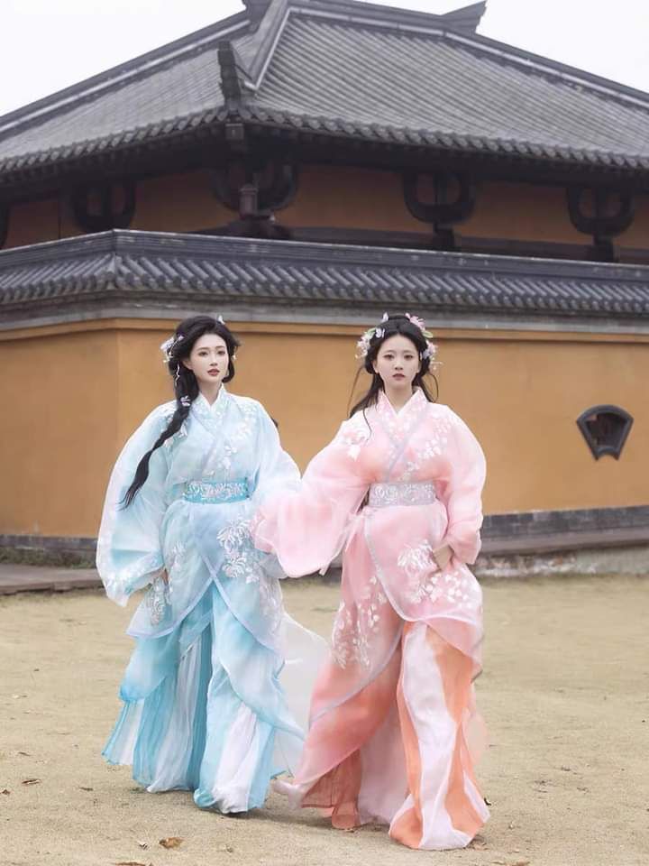 Affordable Splendor:The Rise of Hanfu Da Xiushan,a Bargain Price Outer Robe Affordable Splendor:The Rise of Hanfu Da Xiushan,a Bargain Price Outer Robe
