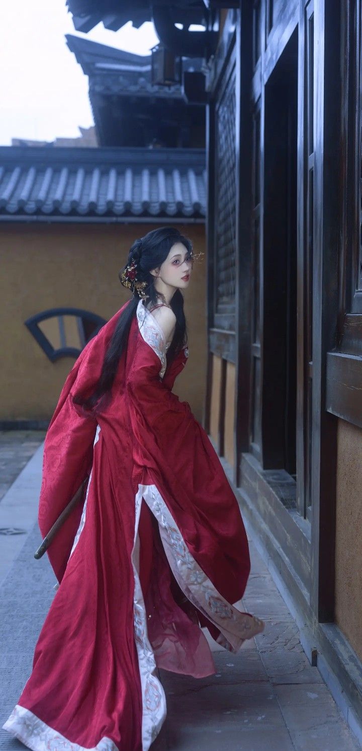 Elegant Girls Traditional Chinese-Style Hanfu Dress:A New Trend in Traditional Fashion Elegant Girls Traditional Chinese-Style Hanfu Dress:A New Trend in Traditional Fashion