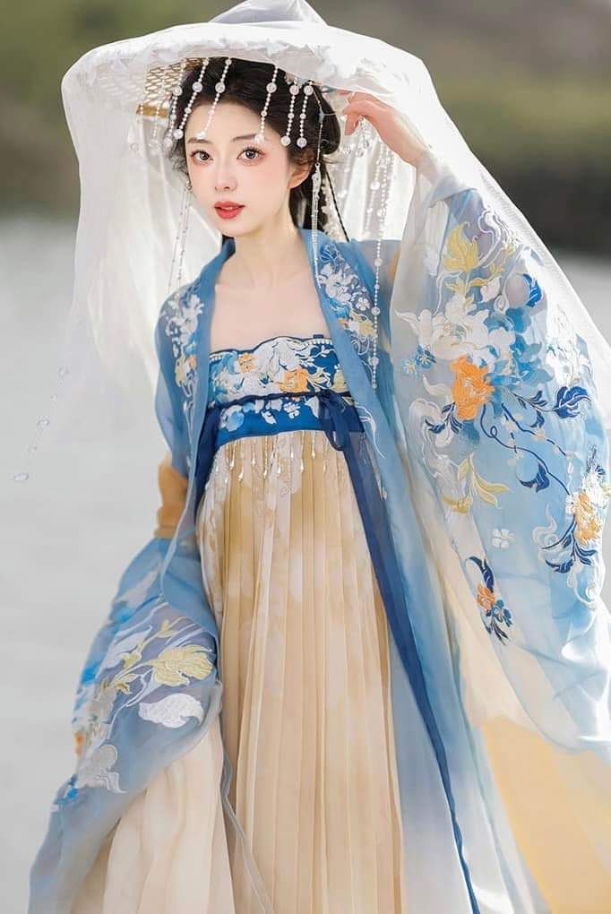 The Enchantment of Silk Flower Cheongsam:A Blend of Tradition and Modernity The Enchantment of Silk Flower Cheongsam:A Blend of Tradition and Modernity