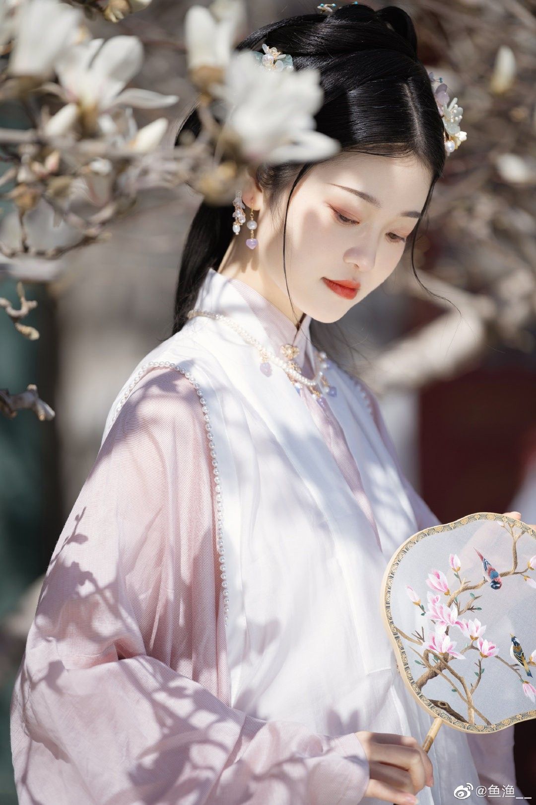 Summer in a Fish-Tail Cheongsam:Embracing the Traditional Elegance Summer in a Fish-Tail Cheongsam:Embracing the Traditional Elegance