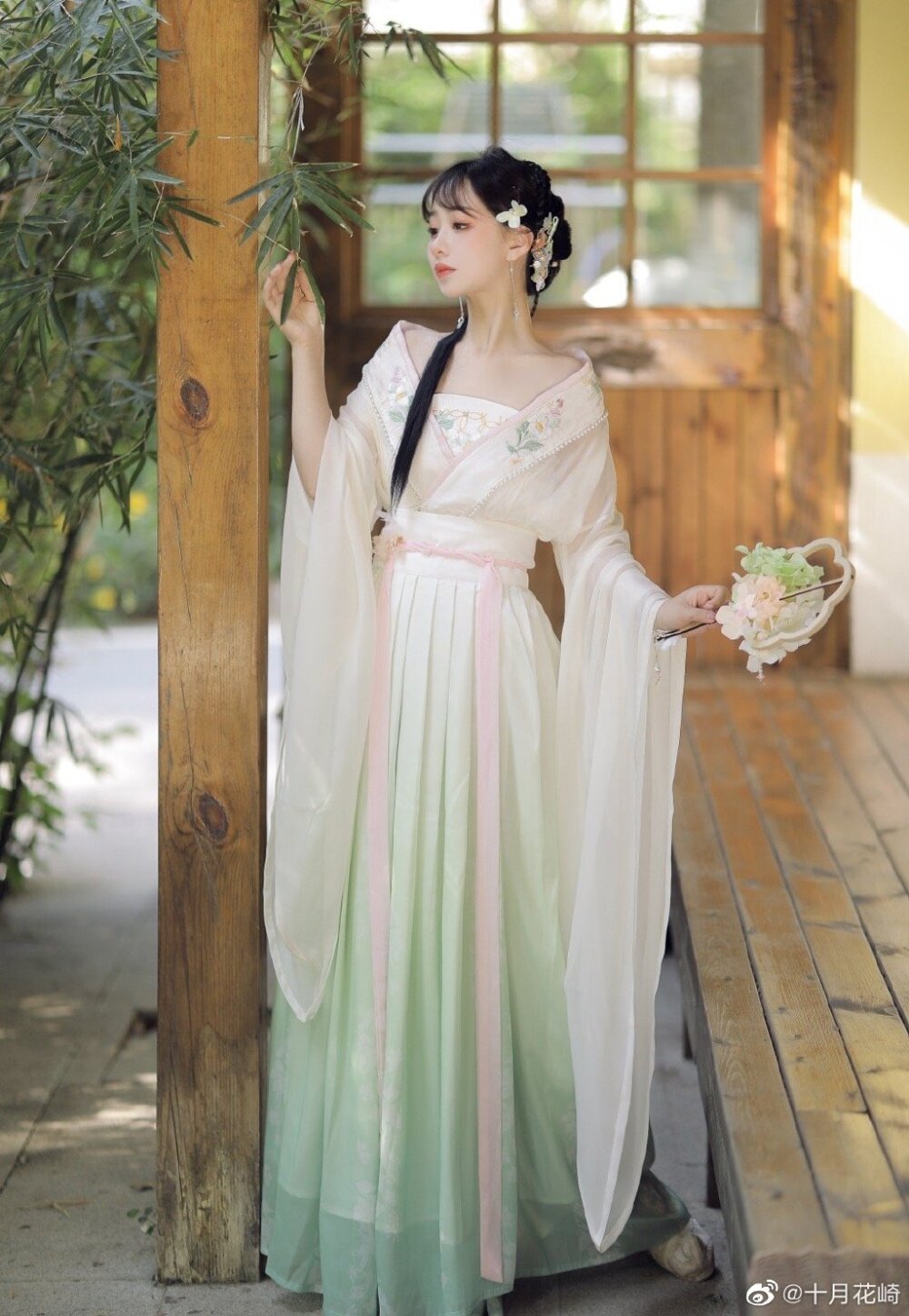 Reinvented Silk Cheongsam Dress:A Modern Take on a Traditional Classic Reinvented Silk Cheongsam Dress:A Modern Take on a Traditional Classic
