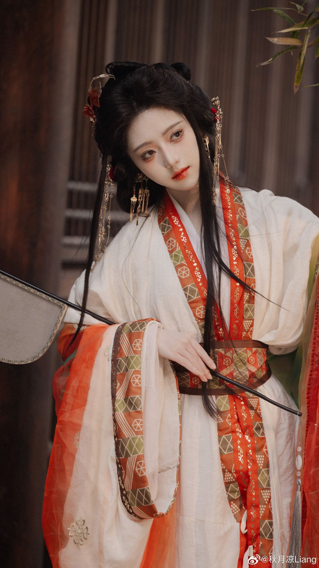 The Student and the Black Hanfu:A Journey into Traditional Elegance The Student and the Black Hanfu:A Journey into Traditional Elegance