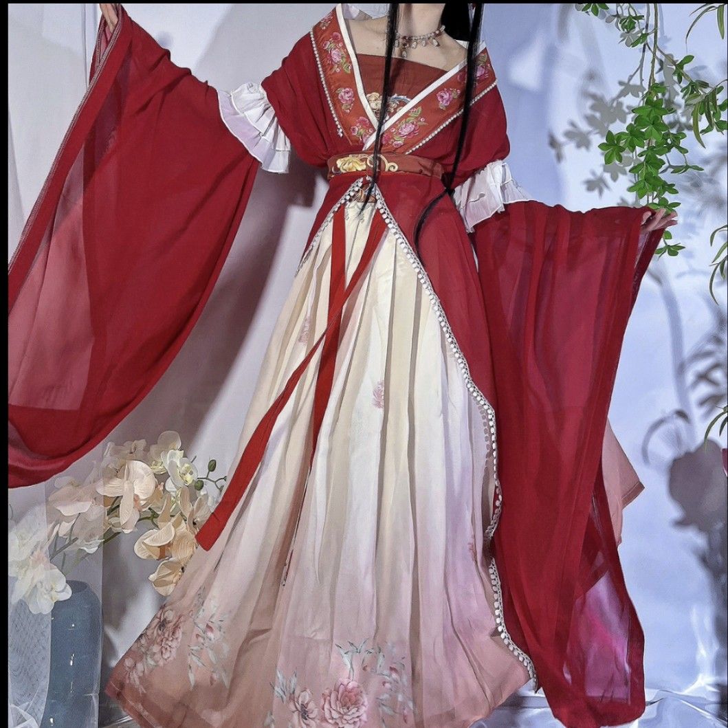 Ethereal Love in Traditional Chinese Fashion:The Journey of a Hanfu Couples Attire Ethereal Love in Traditional Chinese Fashion:The Journey of a Hanfu Couples Attire