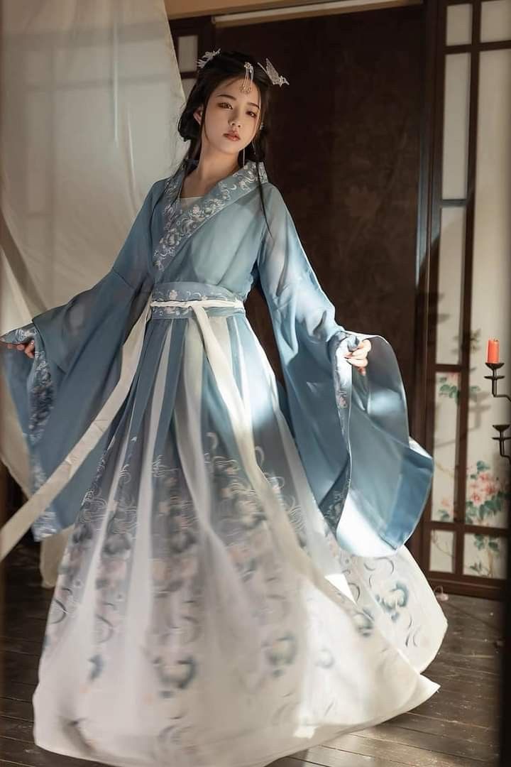 Maternal-Daughter Harmony in Traditional Chinese Attire:A Summer Fashion Story Maternal-Daughter Harmony in Traditional Chinese Attire:A Summer Fashion Story