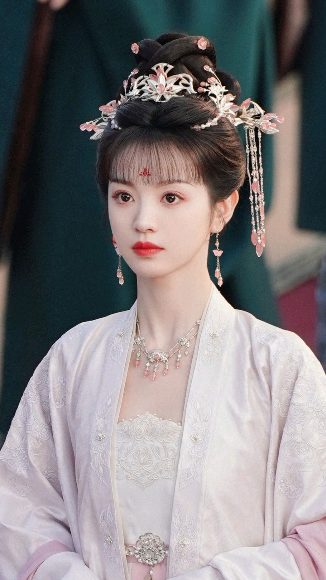 Fringed Cheongsam:A Blend of Tradition and Modernity Fringed Cheongsam:A Blend of Tradition and Modernity