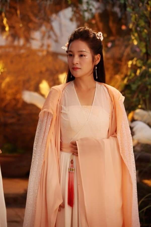 The Elegance of Long-sleeved Skirted Hanfu:A Traditional Chinese Fashion Statement The Elegance of Long-sleeved Skirted Hanfu:A Traditional Chinese Fashion Statement