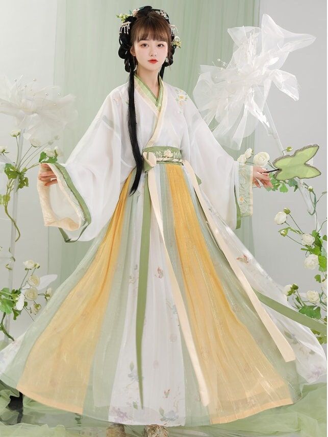Supernova Girls in Ancient Chinese Hanfu Fashion:A Journey into the World of Fairy-like童装汉服 Supernova Girls in Ancient Chinese Hanfu Fashion:A Journey into the World of Fairy-like童装汉服