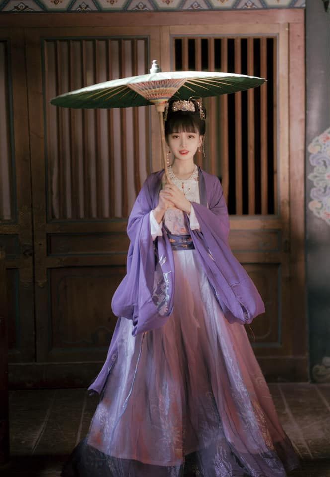 Fashionable Girls Traditional Tang Suit with Modern Childrenswear Elements Fashionable Girls Traditional Tang Suit with Modern Childrenswear Elements