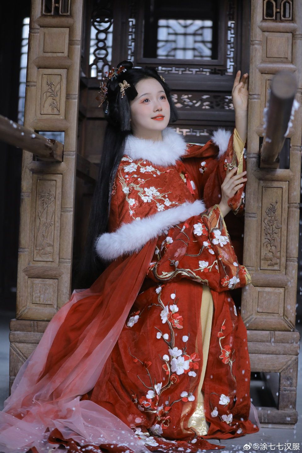 Pearl Cheongsam Bag:A Blend of Tradition and Elegance Pearl Cheongsam Bag:A Blend of Tradition and Elegance