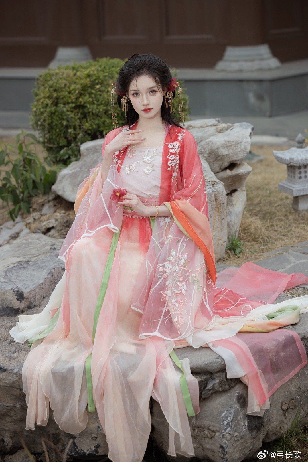 The Splendor of Ming Dynasty Hanfu:Womens Traditional Clothing The Splendor of Ming Dynasty Hanfu:Womens Traditional Clothing