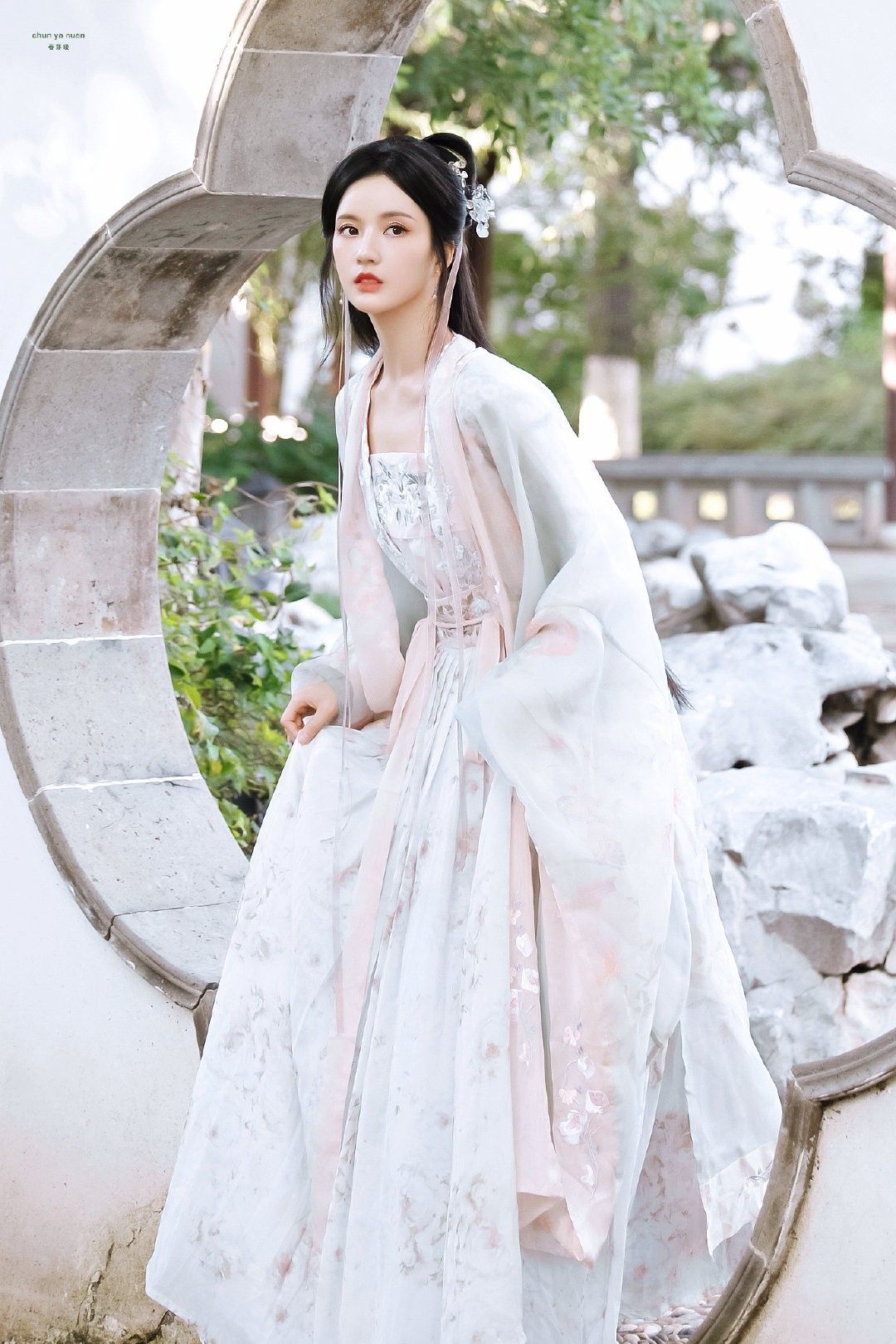 Reinventing the Classic:Girls Cheongsam Dress in Modern National Style Reinventing the Classic:Girls Cheongsam Dress in Modern National Style