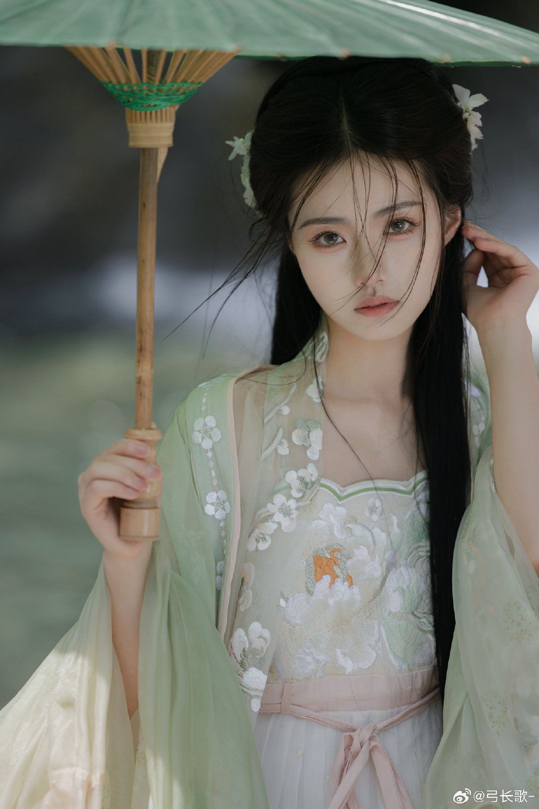 YoYos Deer Cry and the Revival of Hanfu Fashion:A Journey into Traditional Chinese Culture YoYos Deer Cry and the Revival of Hanfu Fashion:A Journey into Traditional Chinese Culture