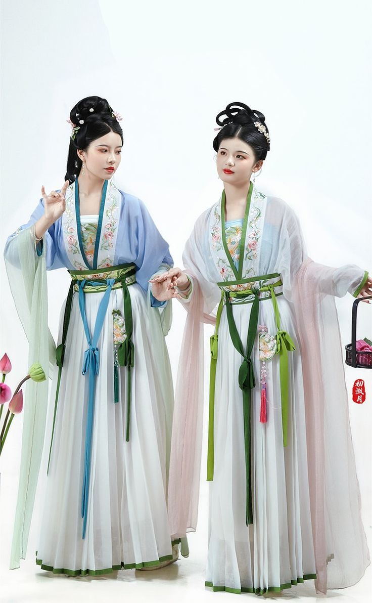 The Evolution of Womens Cheongsam as a Performance Costume The Evolution of Womens Cheongsam as a Performance Costume