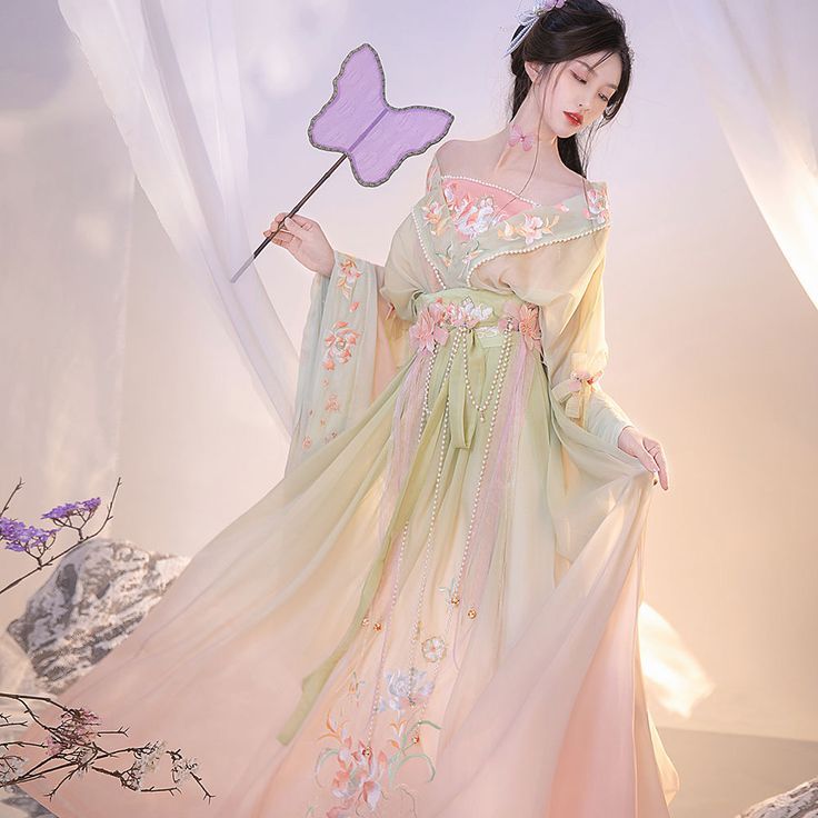 Plus-Size Qipao Elegance in Autumn and Winter Plus-Size Qipao Elegance in Autumn and Winter