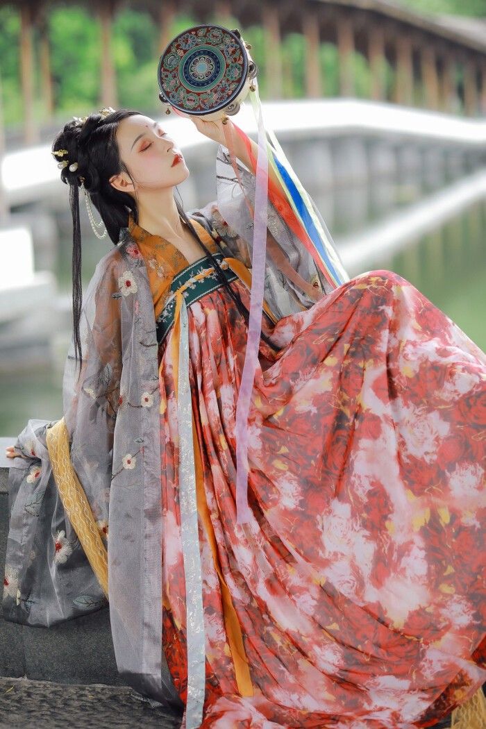 The Enchanting Beauty of Hanfu:The Legend of the Mermaid Tears and the Dragon Mother The Enchanting Beauty of Hanfu:The Legend of the Mermaid Tears and the Dragon Mother