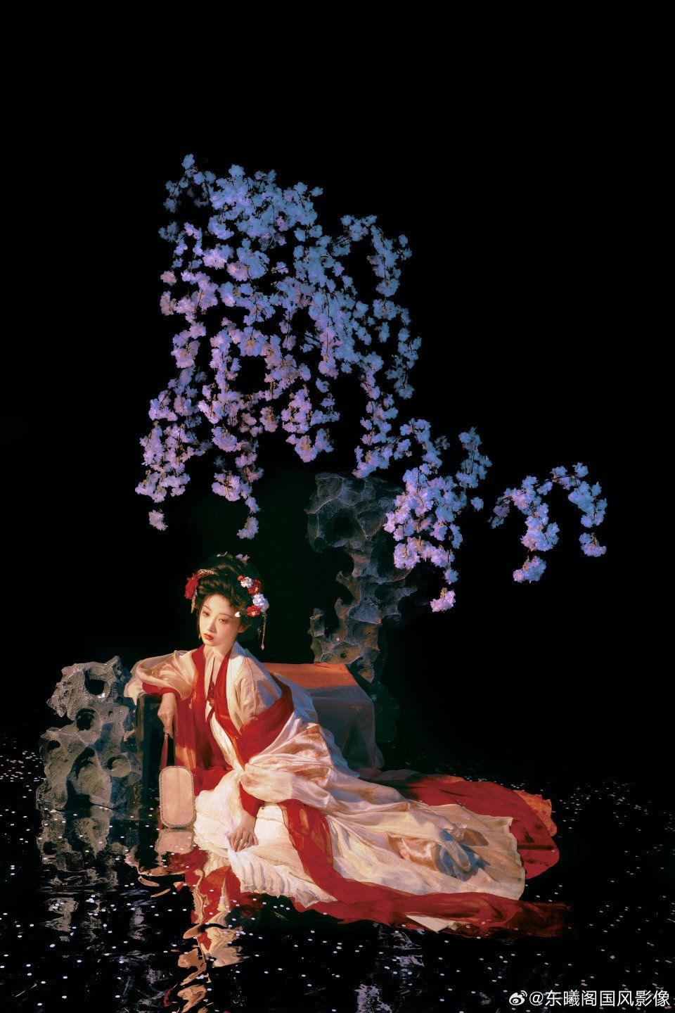 The Splendid Elegance of Cheongsam:Jing Tians Role as Siting The Splendid Elegance of Cheongsam:Jing Tians Role as Siting